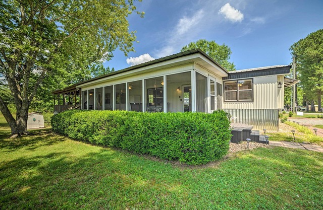 Murray Getaway w/Deck: Near Fishing & Boating!