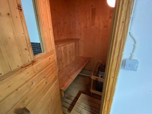 Mysig stuga med bastu och kanot