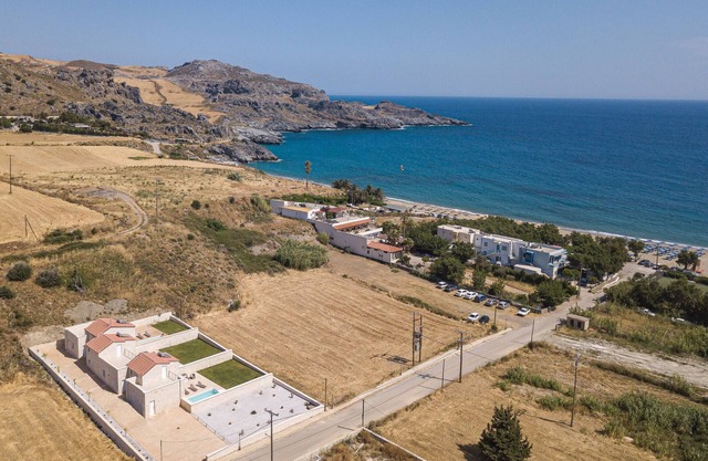 Mythos villa II,pool,Walking distance to beach