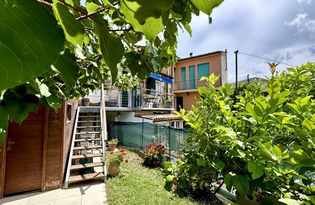 N275 - Numana, three-room apartment in the center with a delightful garden