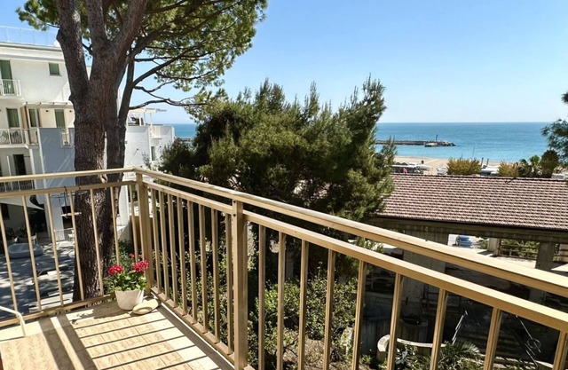 N285 - Numana, four-room apartment 100 mt. from the sea