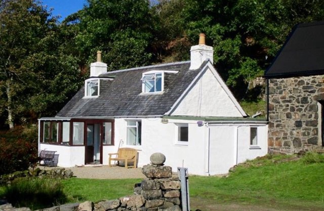 Na Fuarain - Peaceful stone cottage with stunning views