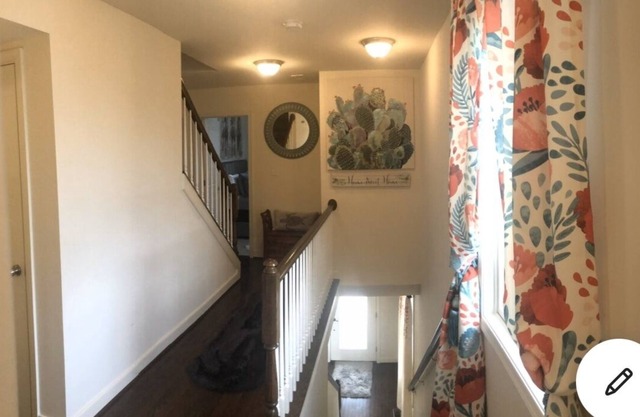 Naomi’s Beautiful Historical Home~ Bed & Breakfast
