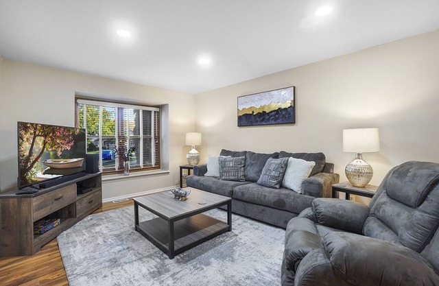 Naperville Rental - Woodview Ln