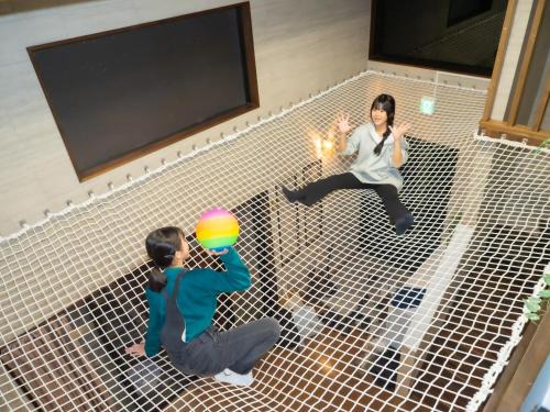 Nasu Adventures Inn お子さま大興奮 吹き抜け全面アスレチックネット屋根付き本格BBQで楽しむ森の中のファンタジーな宿