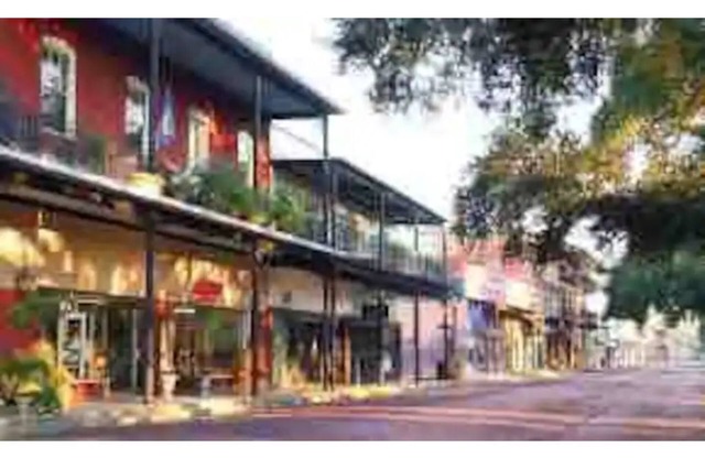 NATTY NESTLE WHITE Just Minutes from Historic Downtown Natchitoches/Cane River