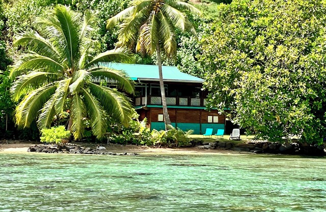 Nature lover's paradise ~ Luxurious home with private beach & great snorkeling!