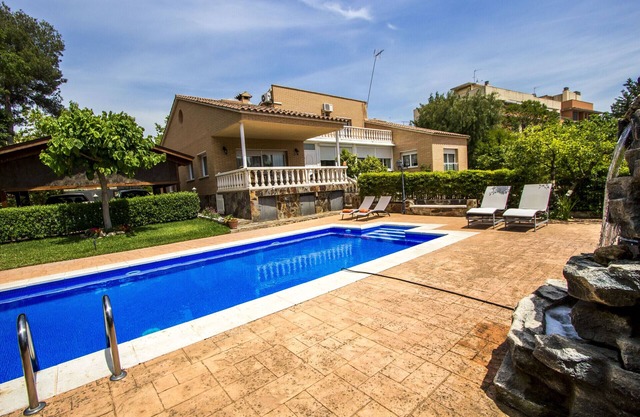 Nature, pool, tennis, 15 minutes to Barcelona!