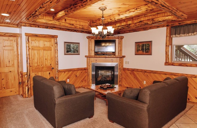 Nature's Pathways Suite: Luxury Suite in Amish Country, Ohio.
