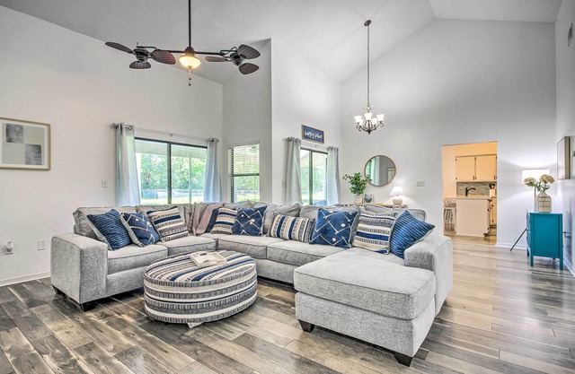 Navarre Home w/Game Area + Screened-In Porch