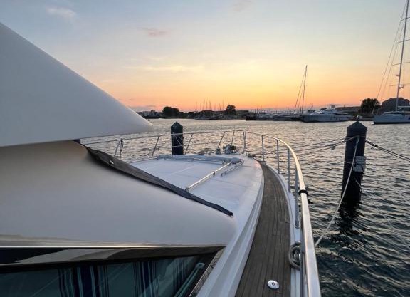 Navi Yacht à Sète, 2 à 8 couchages, privatif