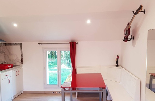 (N°11) Nice new 2-room apartment with garden view, free private parking