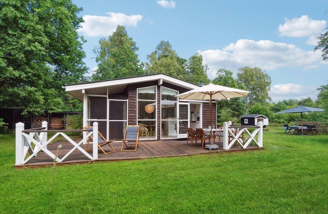 Near Arresø, this cozy cottage welcomes you on a quiet and cozy property.