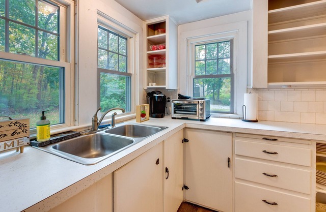 Near Beach: Coastal Maine Getaway w/Yard