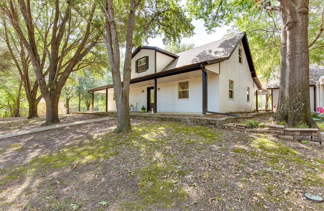 Near Cedar Creek Lake: Pet-Friendly Home w/Yard!