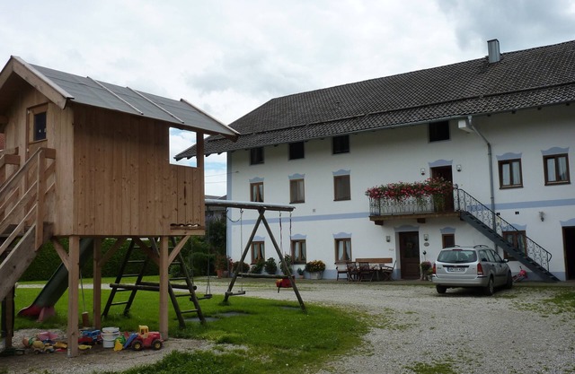 Near Chiemsee: Family-friendly apartment. Farmhouse in 4star quality, 1 bedroom