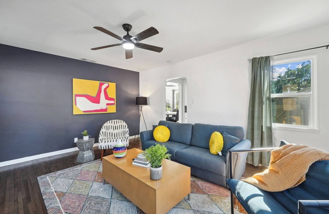 Near Disney! 2 Bed 1 Bath - Back House