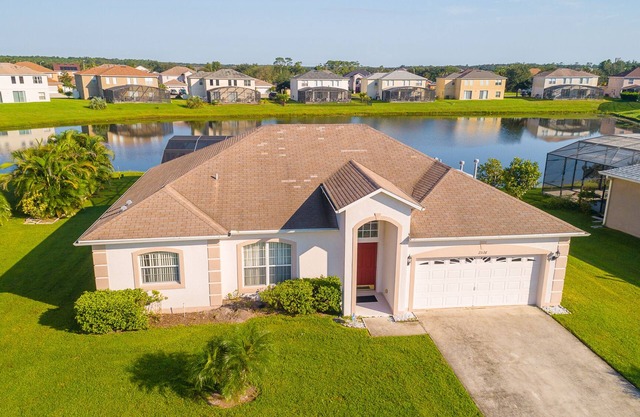 Near Disney Luxury Lakeside Villa with Spa and Wireless Internet