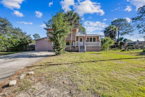 Near Downtown Beach House&Apt - Woodland Escape