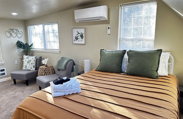 Near Downtown Studio-Parking-SmartTV -Kitchenette