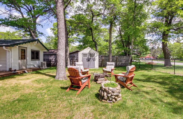 Near Golf & Pelican Lake: Log Cabin w/Deck!
