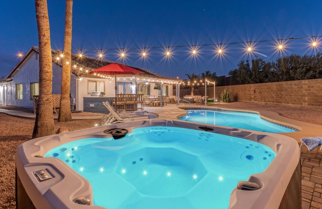 Near Golf & Trails, Htd POOL, Spa, Putt Green, Fire Pit, Patio TV, Poker & Pool Tables
