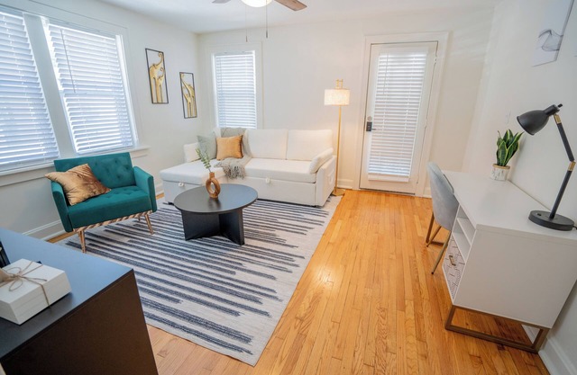 Near KU MED! Renovated Apt perfect for long stays