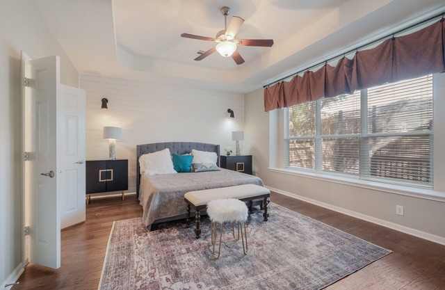 Near LaCantera Sleeps 10