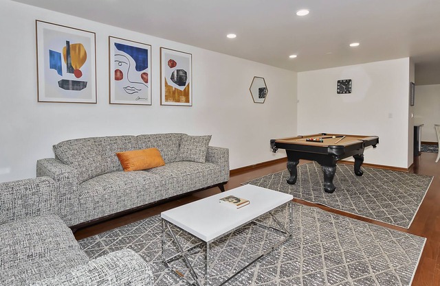 Near Naval Base! Modern Ranch Getaway w. Pool Table, Netflix, Games, Desks!