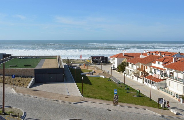 Near Nazare Big Waves Surf - Free WiFi