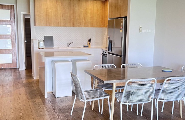 Near New 4br Townhouse Next to Shopping Mall