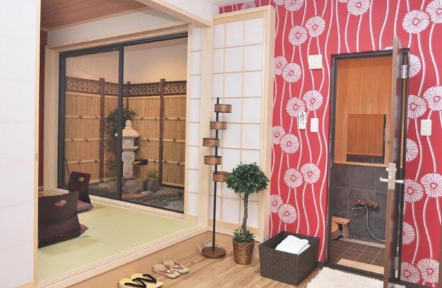 Near Osaka Castle Park Good access to UmedaNamba - Quadruple room / Osaka Ōsaka
