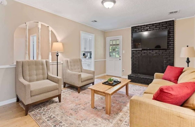 Near Parks, Dining, & Shopping - Glade Park Gem