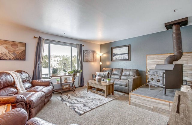 Near Red Rocks, Hiking & Skiing: Kittredge Condo!
