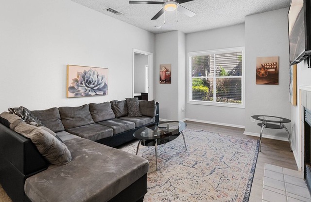 Near the Domain | 2 BR Open Terrace | Pool