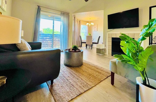 Near the Domain | 2 BR Workspace | Private Terrace