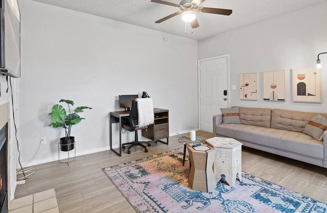 Near the Domain | King Bed | Workspace