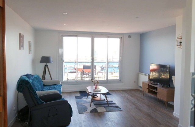 Near train station and spa, F3 apartment with view of the old town of DAX