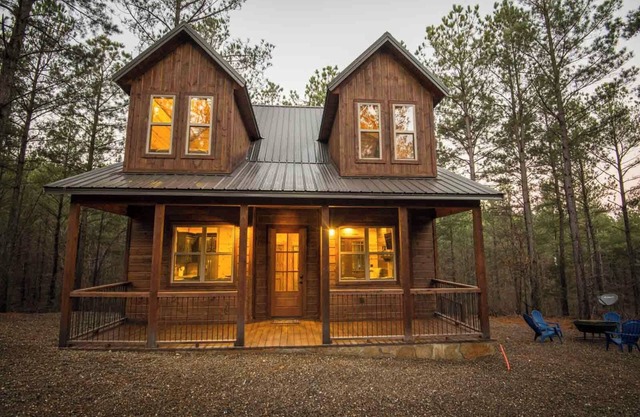 Near wineries, breweries, shopping, art gallery, Broken Bow Lake, and river.