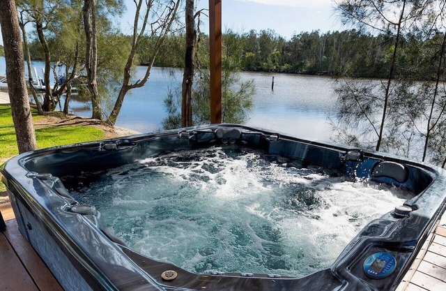 Neat Acres Farmhouse - Ultimate luxury riverside escape
