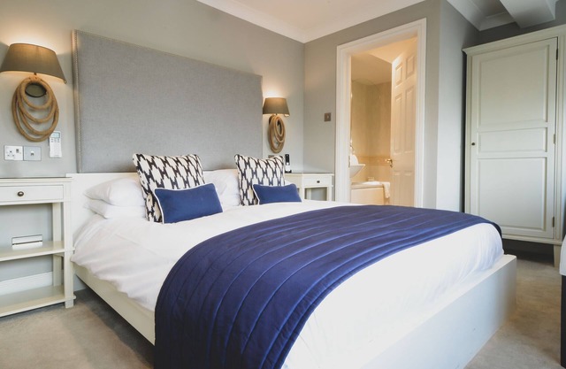 Neddles - Superior King Room - Ensuite with bath