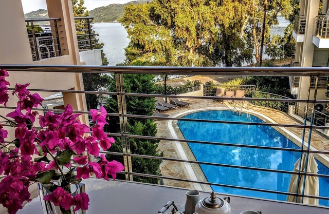 NEFELI - Ocean front view/lavish decoration /10m to water/115m2