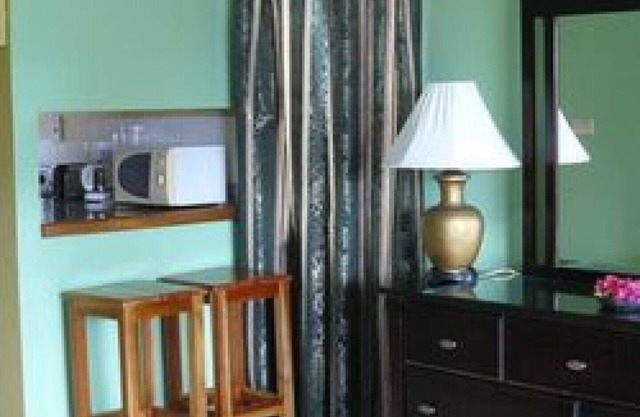 Negril Beach Condo - Jamaica - Studio, 2 Double Beds w/Kitchen, Unit 1