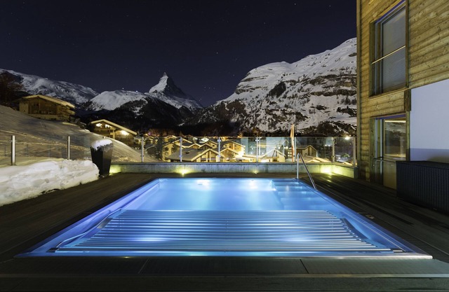 Nepomuk: Luxury 5 Star Chalet includes 3 apartments with heated outdoor-pool