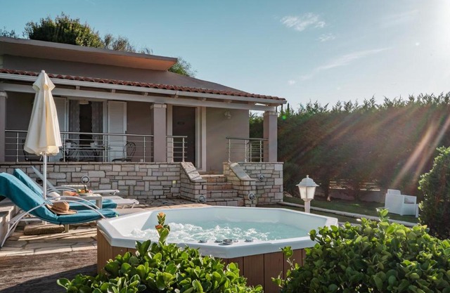 Neptune Sea House - Beachfront