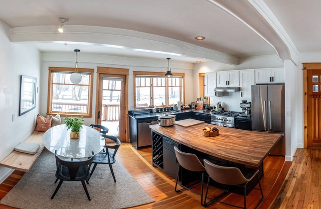 nEscape to this private, cozy cabin a short drive from Jackson Hole Mountain nn