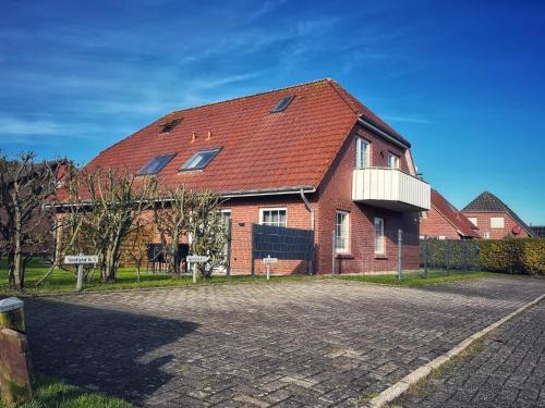 Nessmersiel, Ferienwohnung mit Balkon in Deichnähe, Wallbox, renoviert