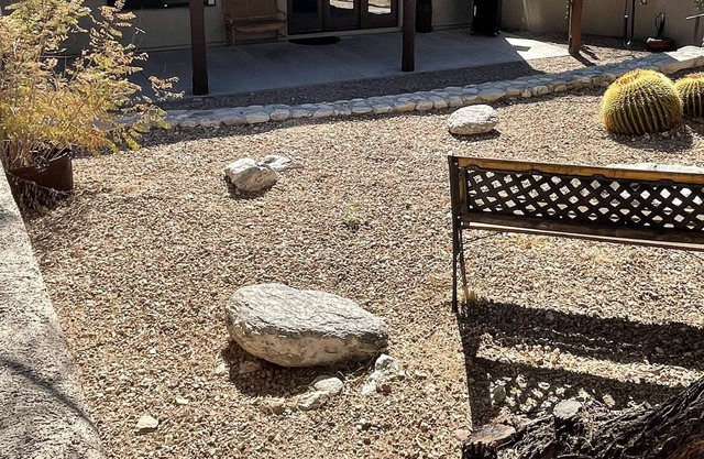 Nestled at the base of the Catalinas, 3bedroom 2bath, Hike/Bike/Golf all nearby.
