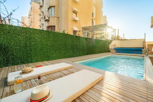 Netanya Beachfront & Pool Retreat by Sea N' Rent