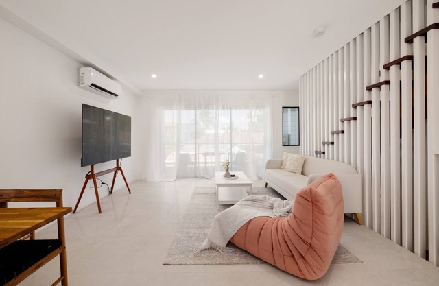 Netflix, Brand new 4BR,Fast NBN,AC, Free Parking